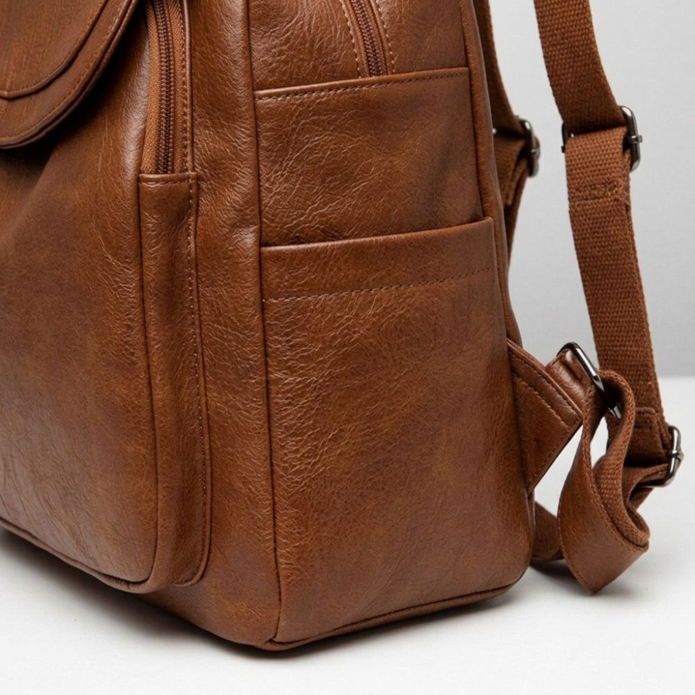 Eleganter Leder Rucksack Damen mit Durchdachter Fächeraufteilung | Stilvoller Begleiter für Alltag und Beruf