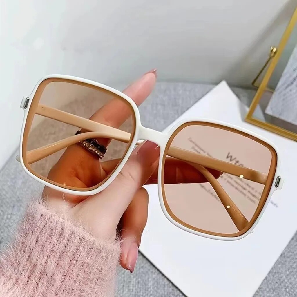 Moderne quadratische Sonnenbrille mit UV400 Schutz | Stilvolles Accessoire für jeden Anlass 6